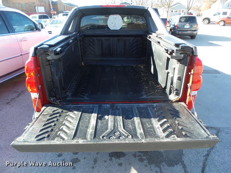 image for item EM9050 2003 Chevrolet Avalanche 1500 pickup truck