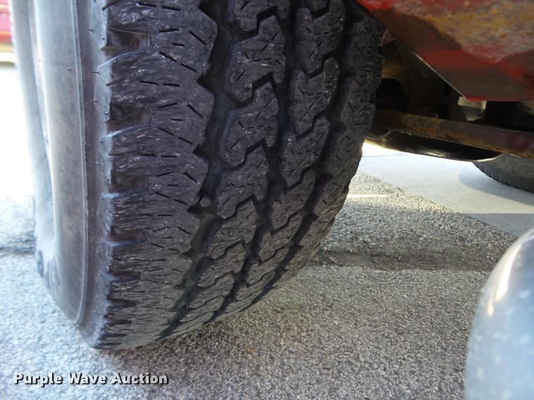 image for item EM9050 2003 Chevrolet Avalanche 1500 pickup truck