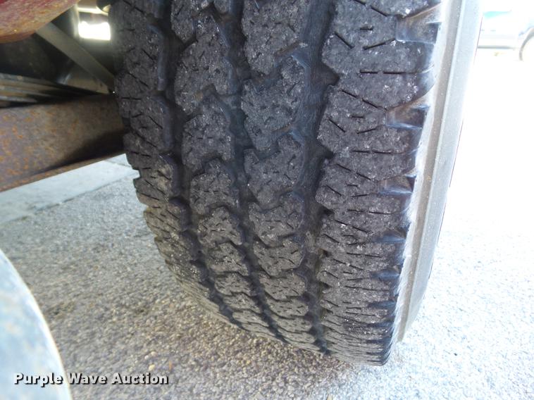 image for item EM9050 2003 Chevrolet Avalanche 1500 pickup truck