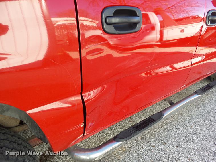 image for item EM9050 2003 Chevrolet Avalanche 1500 pickup truck