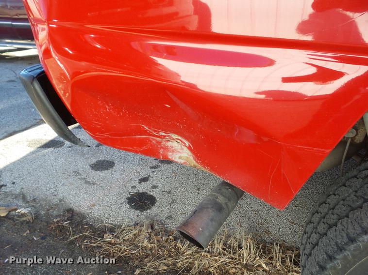 image for item EM9050 2003 Chevrolet Avalanche 1500 pickup truck