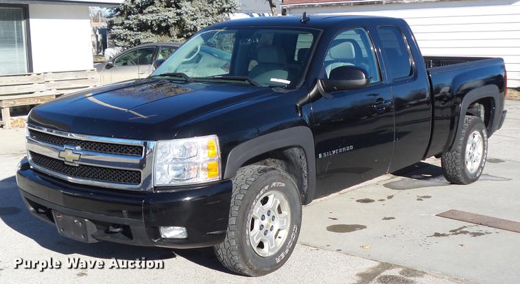 image for item EM9051 2007 Chevrolet Silverado 1500 Ext. Cab pickup truck