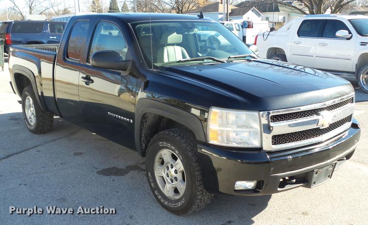 image for item EM9051 2007 Chevrolet Silverado 1500 Ext. Cab pickup truck