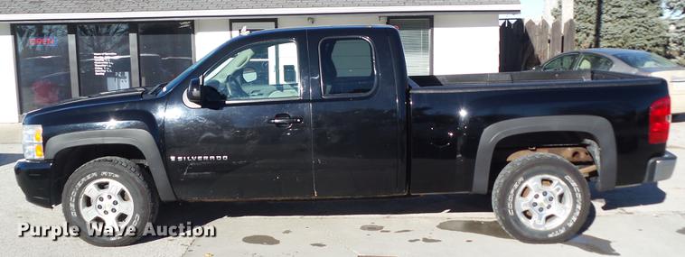 image for item EM9051 2007 Chevrolet Silverado 1500 Ext. Cab pickup truck
