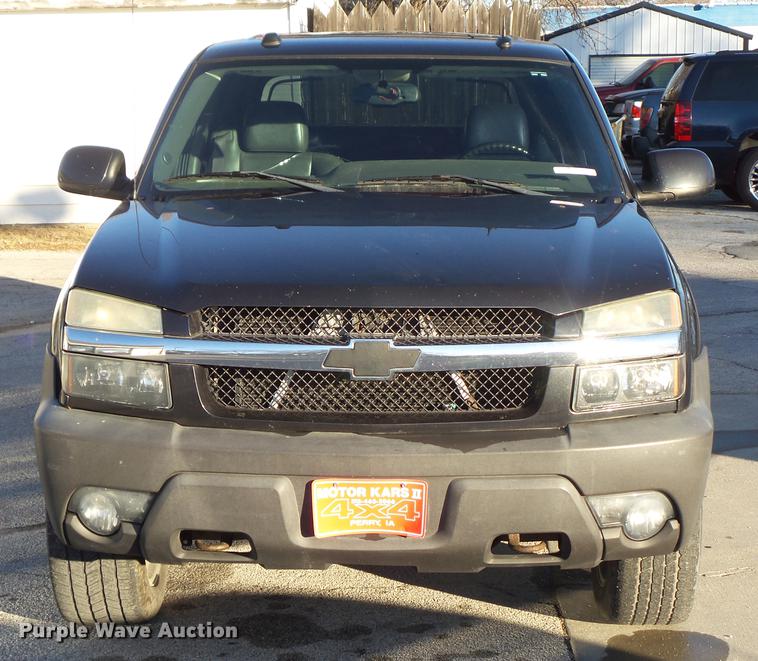 image for item EM9052 2004 Chevrolet Avalanche 1500 pickup truck