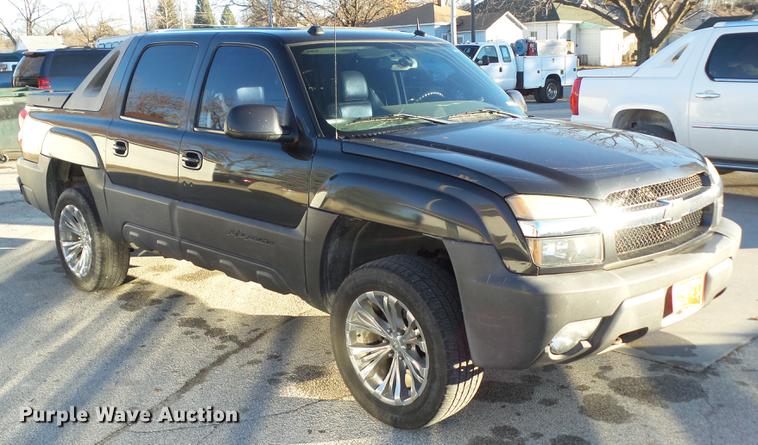 image for item EM9052 2004 Chevrolet Avalanche 1500 pickup truck