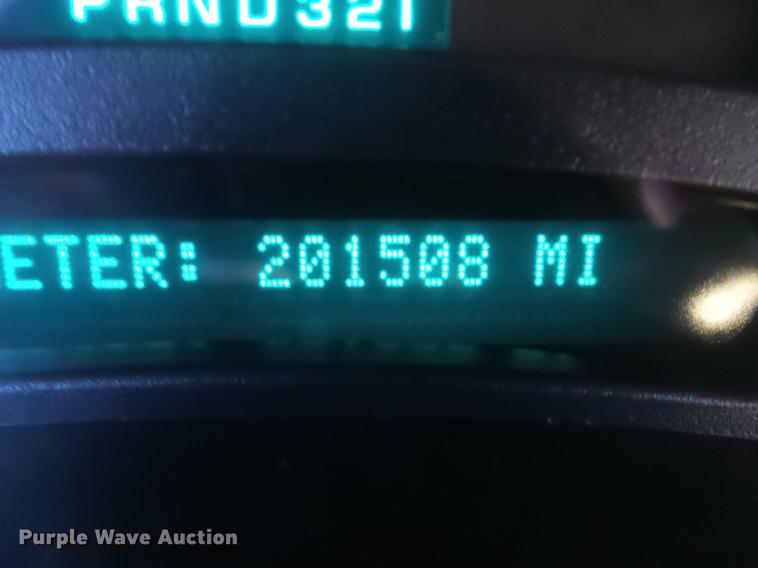 image for item EM9052 2004 Chevrolet Avalanche 1500 pickup truck