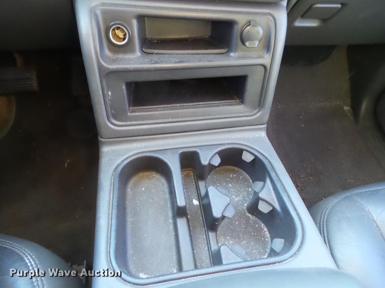 image for item EM9052 2004 Chevrolet Avalanche 1500 pickup truck