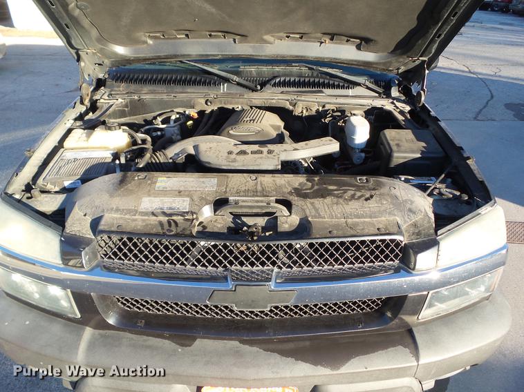 image for item EM9052 2004 Chevrolet Avalanche 1500 pickup truck