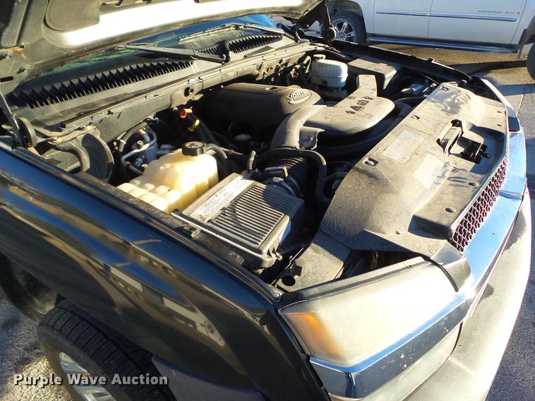 image for item EM9052 2004 Chevrolet Avalanche 1500 pickup truck