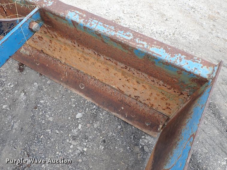 image for item EM9397 Rhino B72 box blade