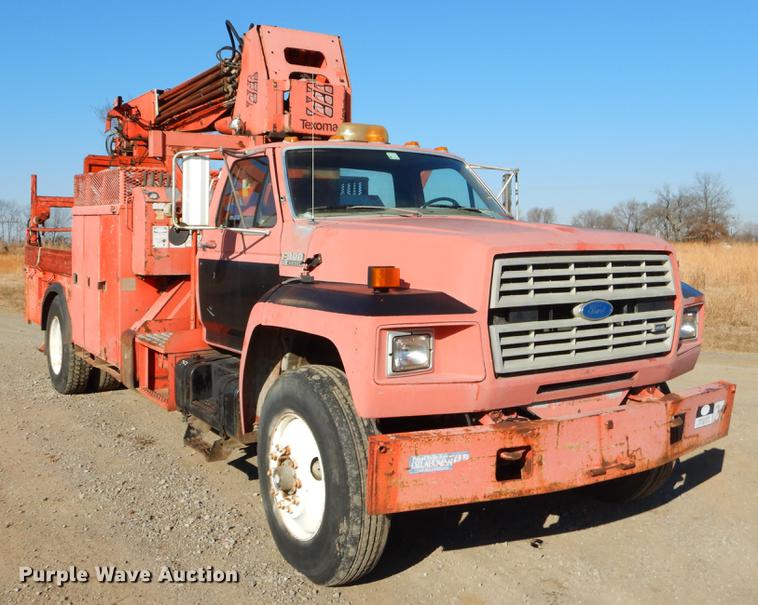 image for item ER9319 1994 Ford F800 digger derrick truck