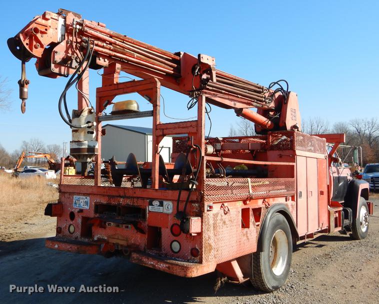 image for item ER9319 1994 Ford F800 digger derrick truck