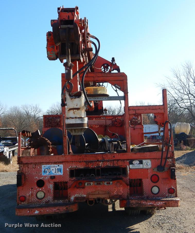 image for item ER9319 1994 Ford F800 digger derrick truck
