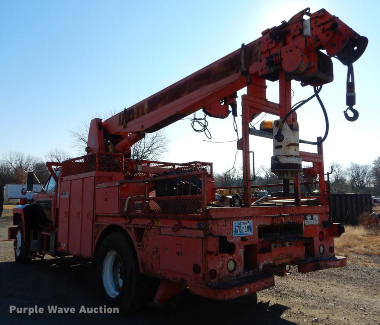 image for item ER9319 1994 Ford F800 digger derrick truck