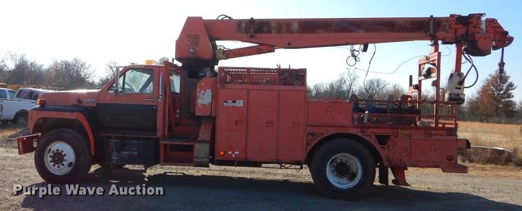 image for item ER9319 1994 Ford F800 digger derrick truck