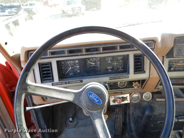 image for item ER9319 1994 Ford F800 digger derrick truck