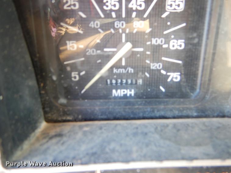 image for item ER9319 1994 Ford F800 digger derrick truck