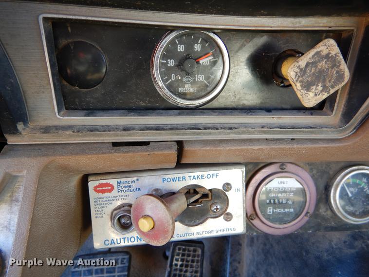 image for item ER9319 1994 Ford F800 digger derrick truck