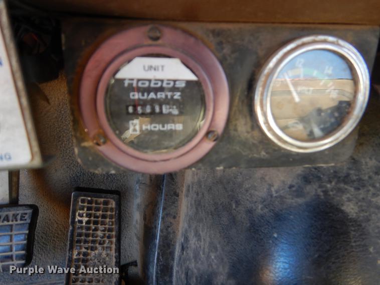 image for item ER9319 1994 Ford F800 digger derrick truck