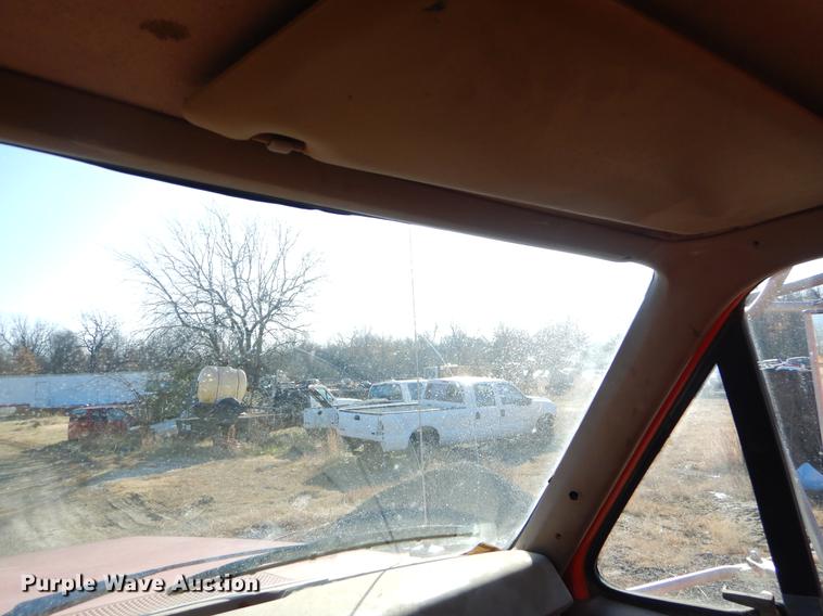 image for item ER9319 1994 Ford F800 digger derrick truck