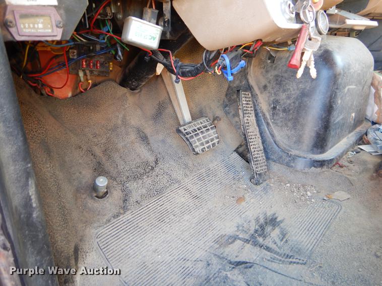 image for item ER9319 1994 Ford F800 digger derrick truck