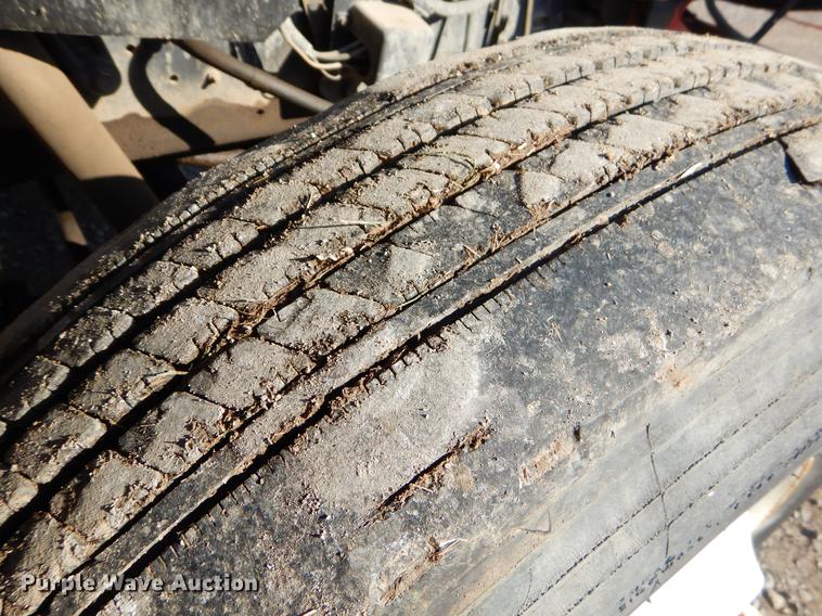 image for item ER9319 1994 Ford F800 digger derrick truck