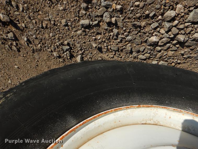 image for item ER9319 1994 Ford F800 digger derrick truck