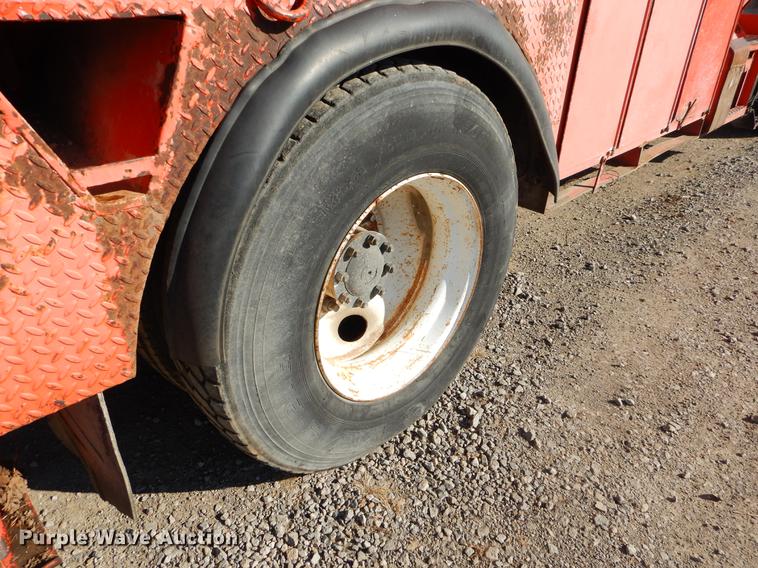 image for item ER9319 1994 Ford F800 digger derrick truck