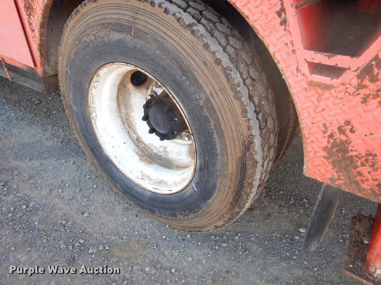 image for item ER9319 1994 Ford F800 digger derrick truck