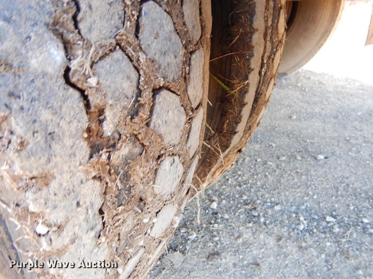 image for item ER9319 1994 Ford F800 digger derrick truck