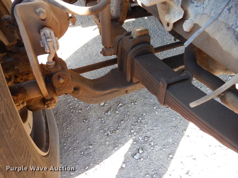 image for item ER9319 1994 Ford F800 digger derrick truck