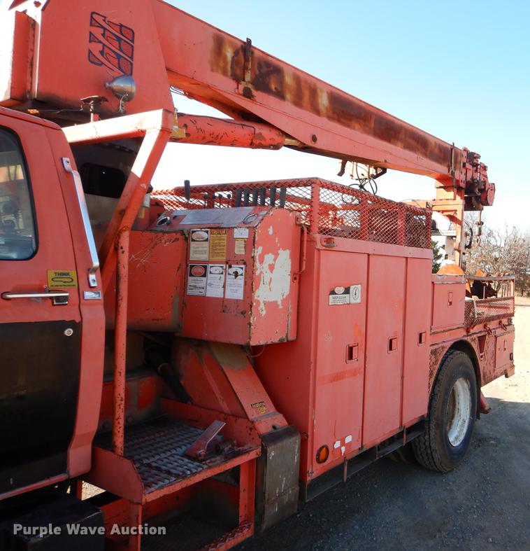 image for item ER9319 1994 Ford F800 digger derrick truck