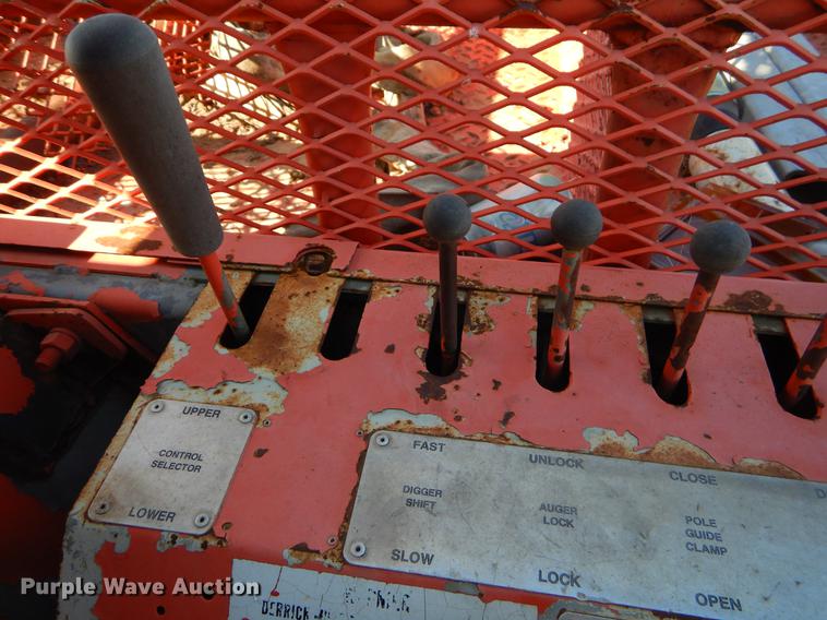 image for item ER9319 1994 Ford F800 digger derrick truck