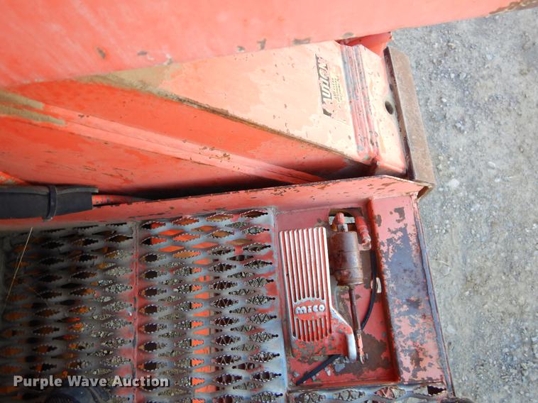 image for item ER9319 1994 Ford F800 digger derrick truck