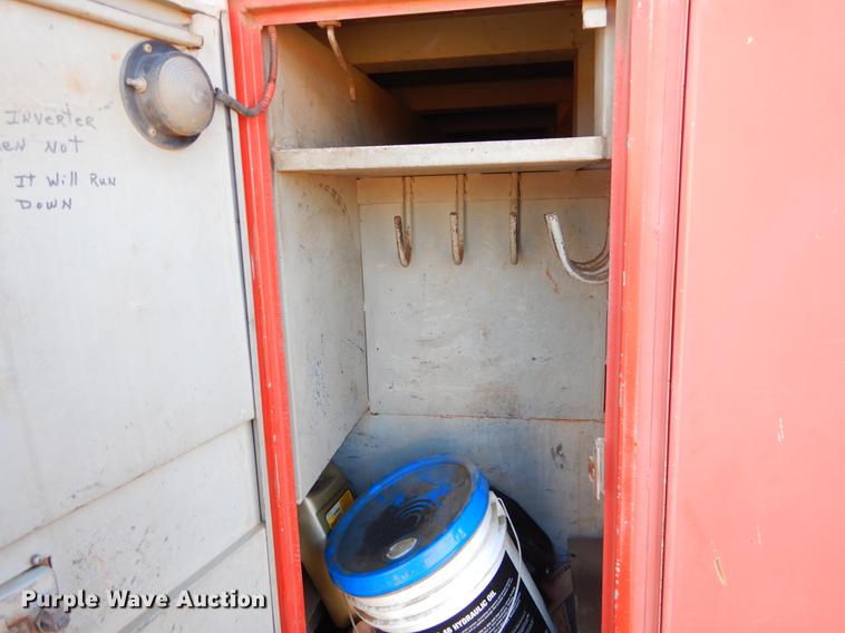 image for item ER9319 1994 Ford F800 digger derrick truck