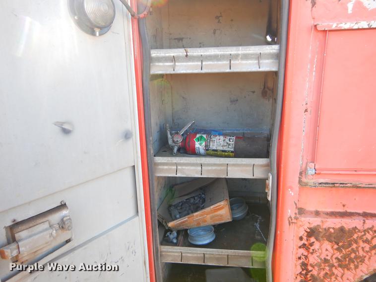 image for item ER9319 1994 Ford F800 digger derrick truck