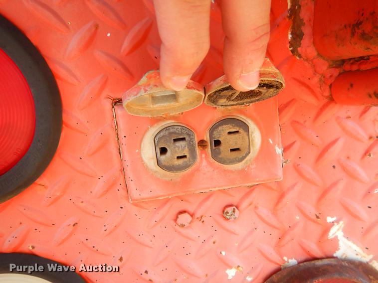 image for item ER9319 1994 Ford F800 digger derrick truck