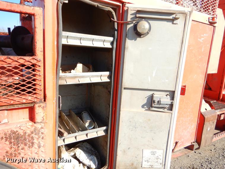 image for item ER9319 1994 Ford F800 digger derrick truck