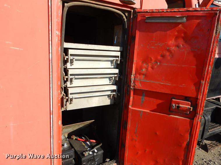 image for item ER9319 1994 Ford F800 digger derrick truck