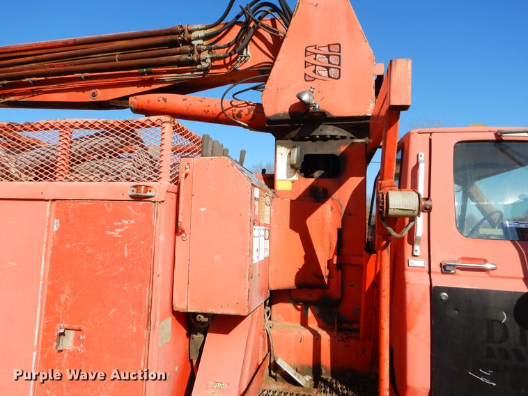 image for item ER9319 1994 Ford F800 digger derrick truck