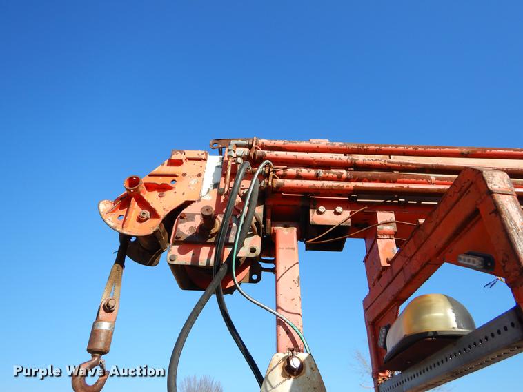 image for item ER9319 1994 Ford F800 digger derrick truck