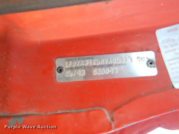 image for item ER9319 1994 Ford F800 digger derrick truck