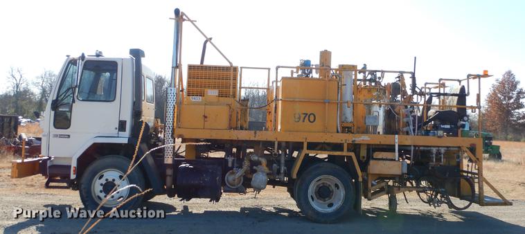 image for item ER9320 1992 Ford CF7000 road striper truck