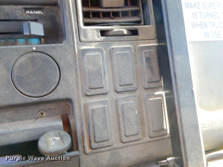 image for item ER9320 1992 Ford CF7000 road striper truck