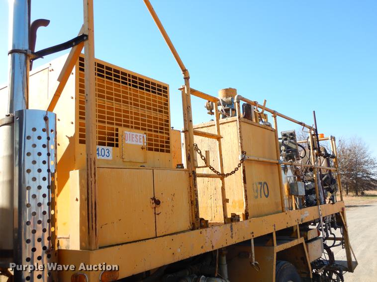 image for item ER9320 1992 Ford CF7000 road striper truck