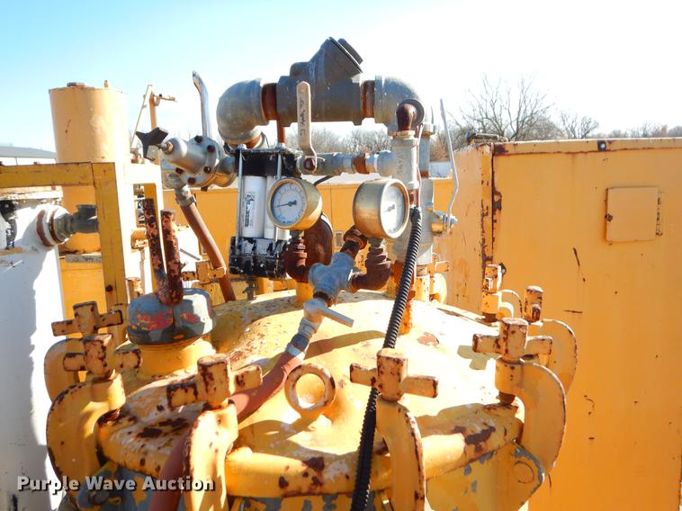 image for item ER9320 1992 Ford CF7000 road striper truck