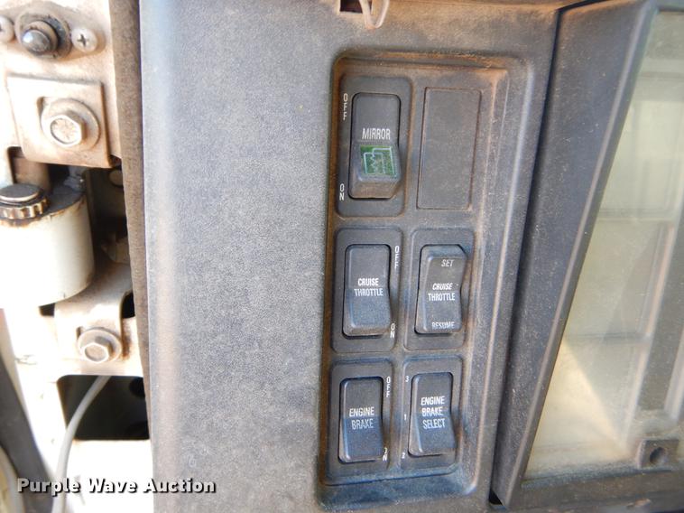 image for item ER9321 1998 International 8100 flatbed truck