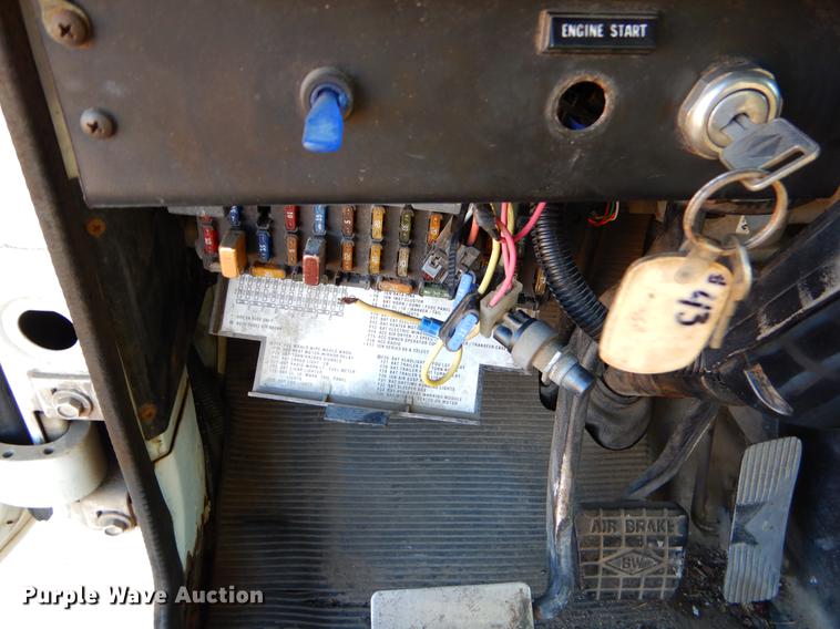 image for item ER9321 1998 International 8100 flatbed truck