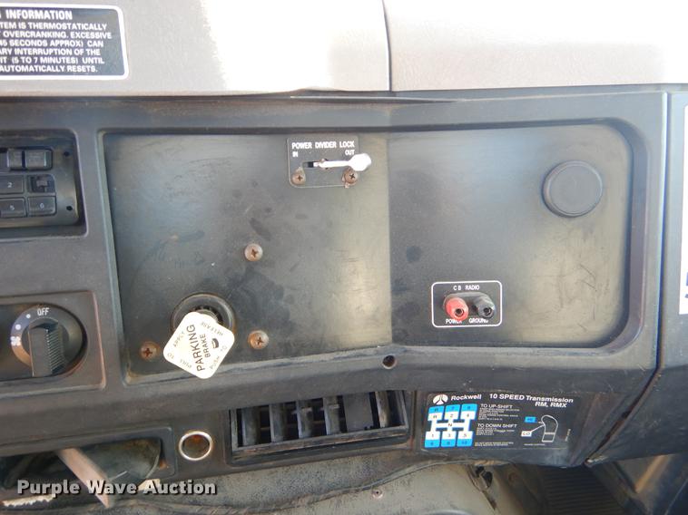 image for item ER9321 1998 International 8100 flatbed truck